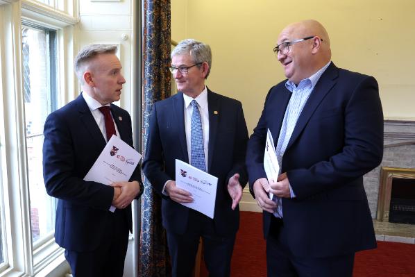 Signing of the Service Level Agreement between Queen's, R-CITY and Foróige